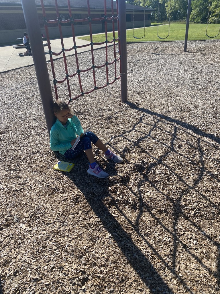 We can read in places we play!